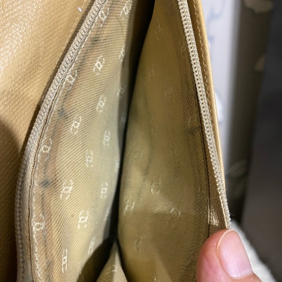 Beige Chanel long wallet with card slots and lots of pockets - Picture 8 of 15